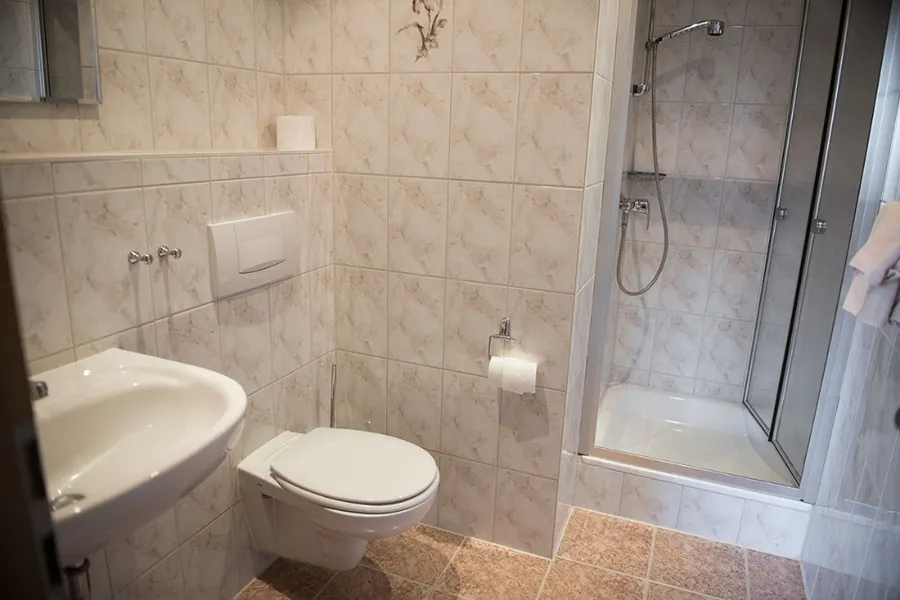 Badezimmer der Ferienwohnung bei Saalfeld