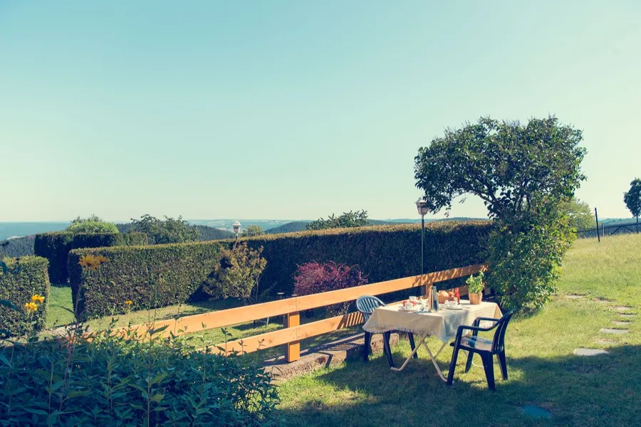 Garten der Ferienwohnung nahe Saalfeld